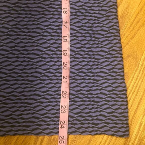 Liz Claiborne Textured Sleeveless Top - Picture 5 of 6